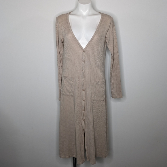 ✨3/$15 Lulu's light tan button up sweater cardigan dress M - Picture 2 of 10